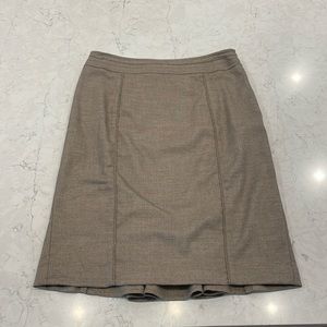 Beautiful White House Black Market brown pencil skirt w/ ruffle detail in back.